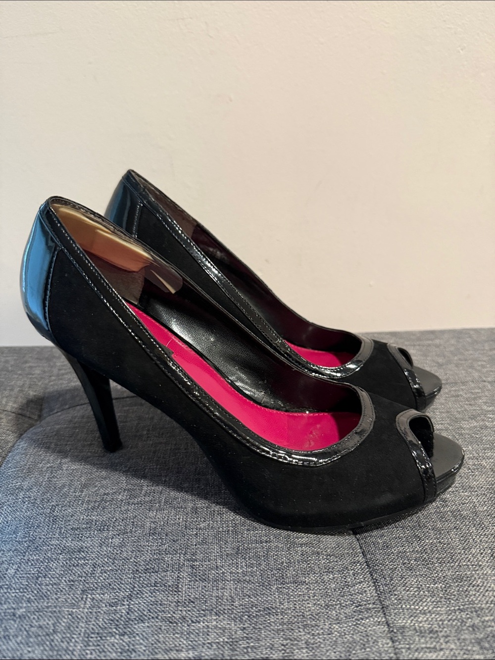 Bandolino Black Suede & Glossy Peep-Toe High Heels with Pink Insole Size 7.5